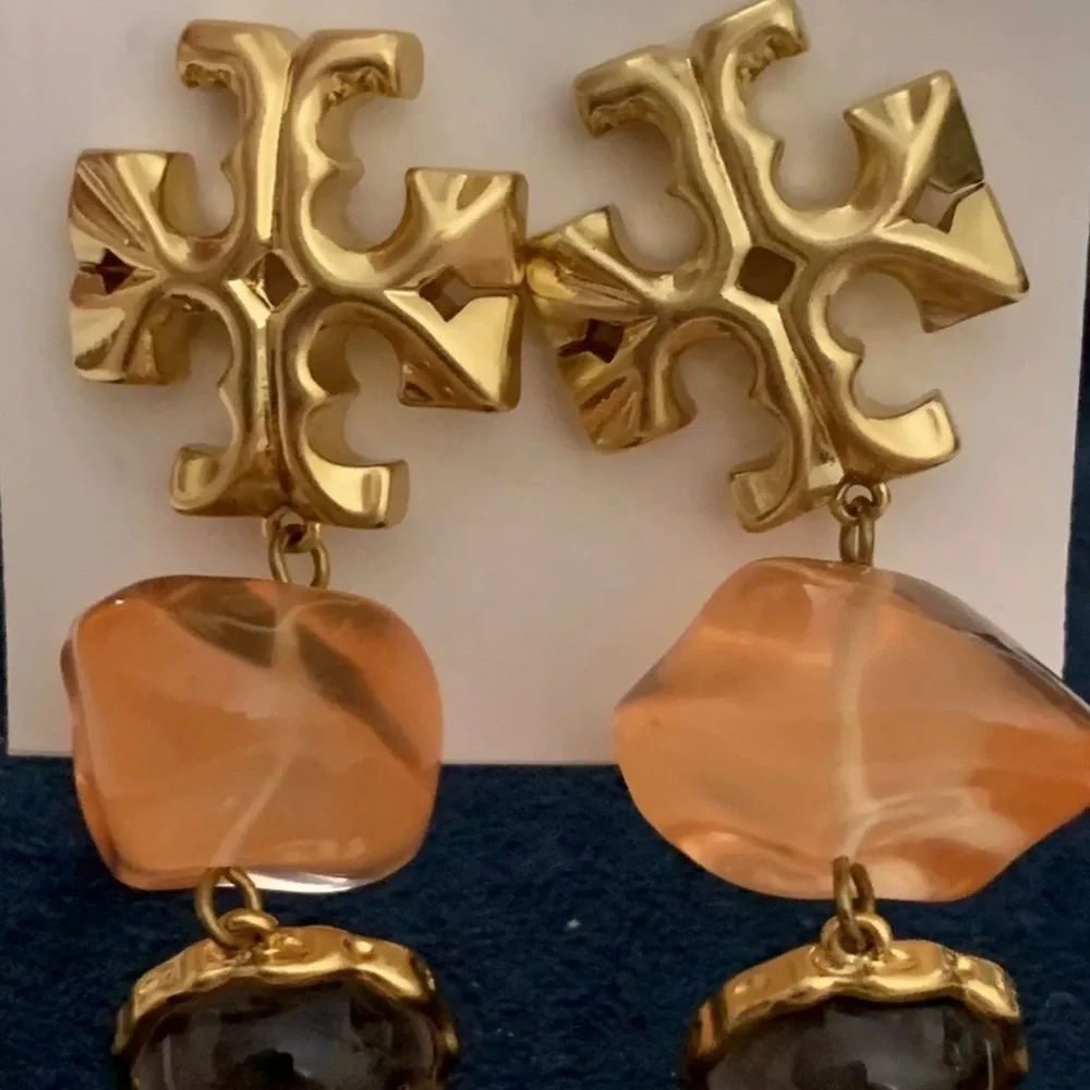 Designers Brands For Customers That Love To Wear Casual and Elegant Accessories;